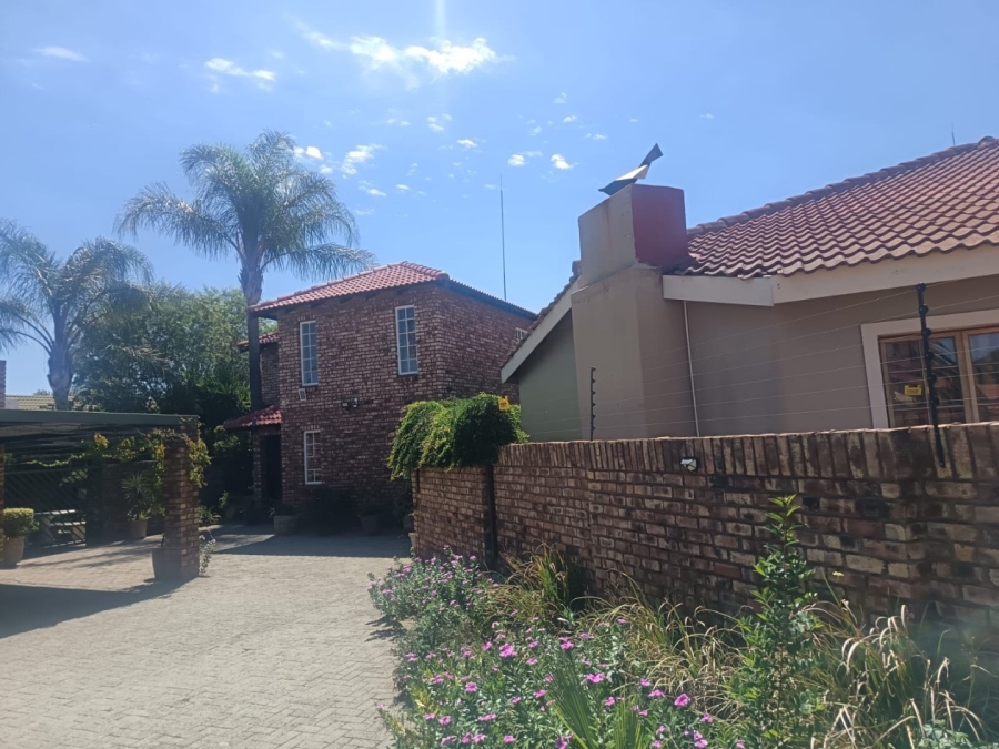 4 Bedroom Property for Sale in Roylglen Gardens Northern Cape